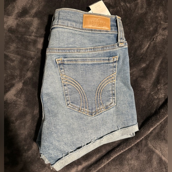 🆕NWT!! Hollister low-rise Jean shorts size 3!😊 - Picture 7 of 12